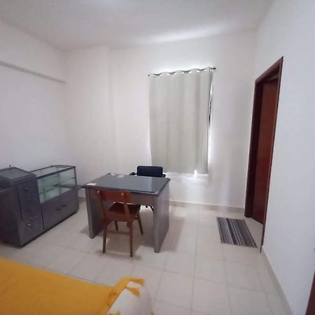 Estudio En El Centro De Asuncion Buitenkant foto